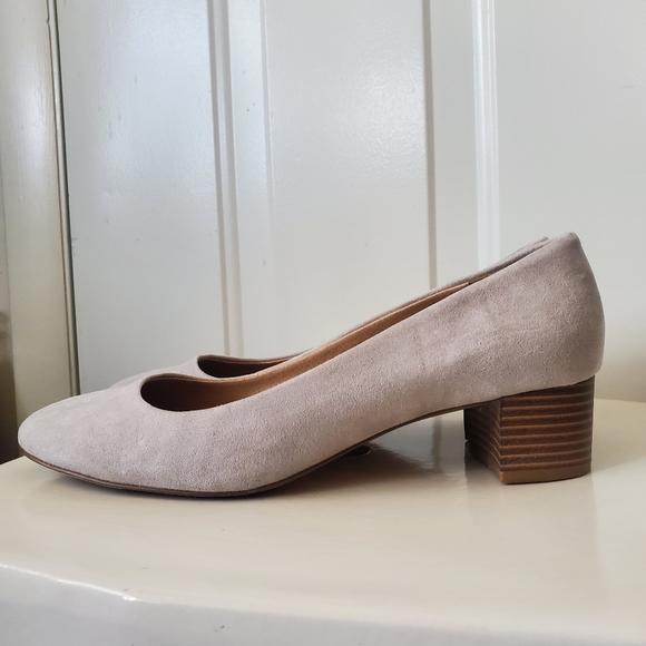 Like new LOFT Suede Shoes size 9 - Picture 13 of 13
